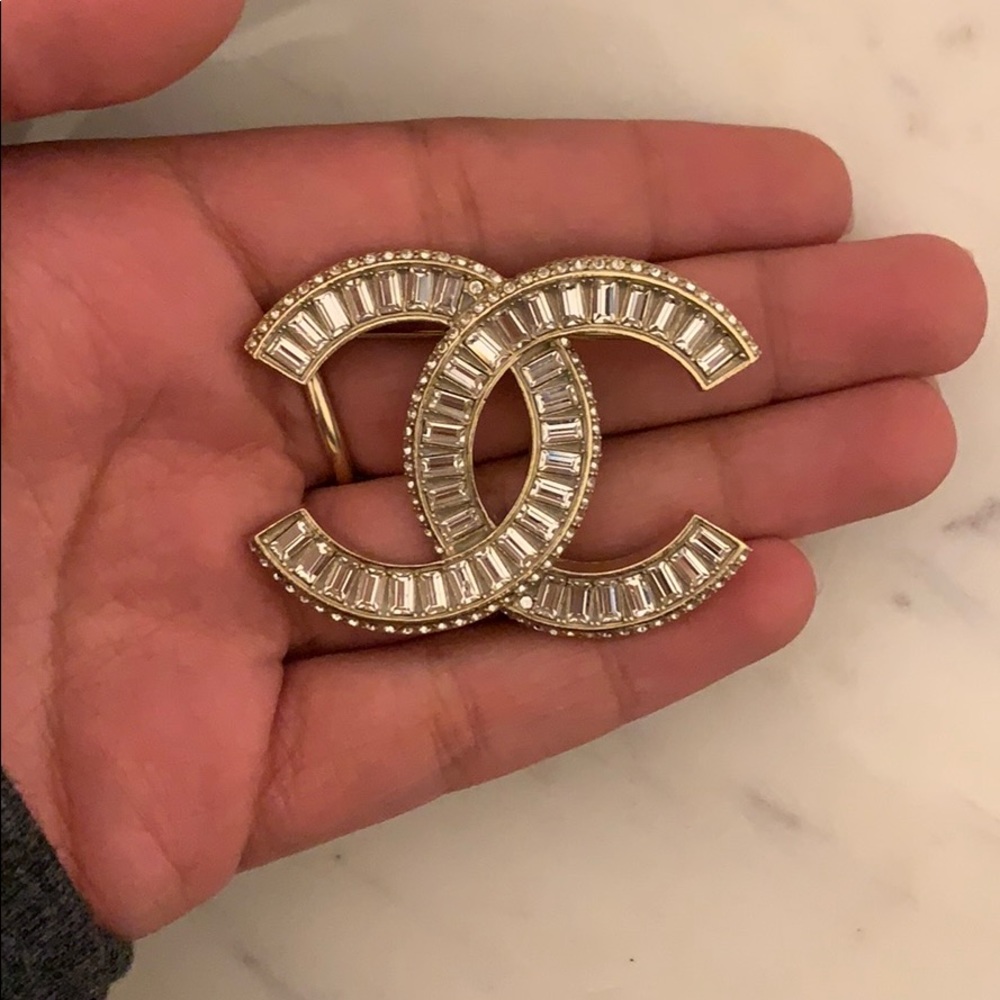 SOLD!!! Chanel Brooch - Picture 3 of 4